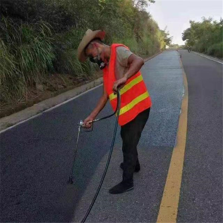 上海 彩色防滑路面的底涂是保障路面附着力